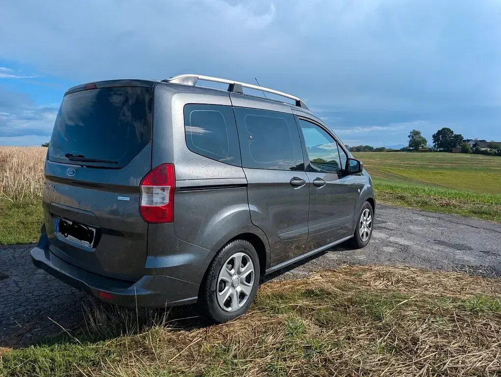 Gebraucht Ford Tourneo Courier Trend 101 PS (74 kW) 2016 Grau Van / Kleinbus