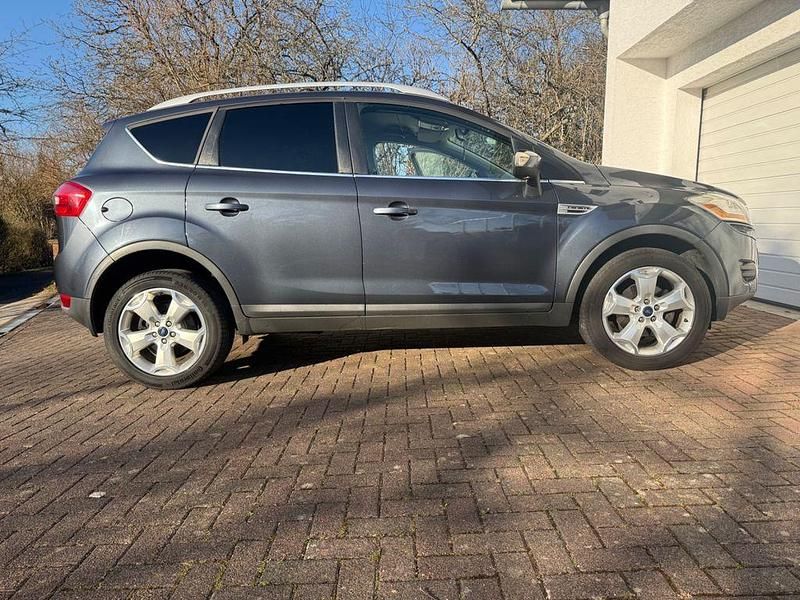 Gebraucht Ford Kuga Trend 140 PS (102 kW) 2010 Grau SUV