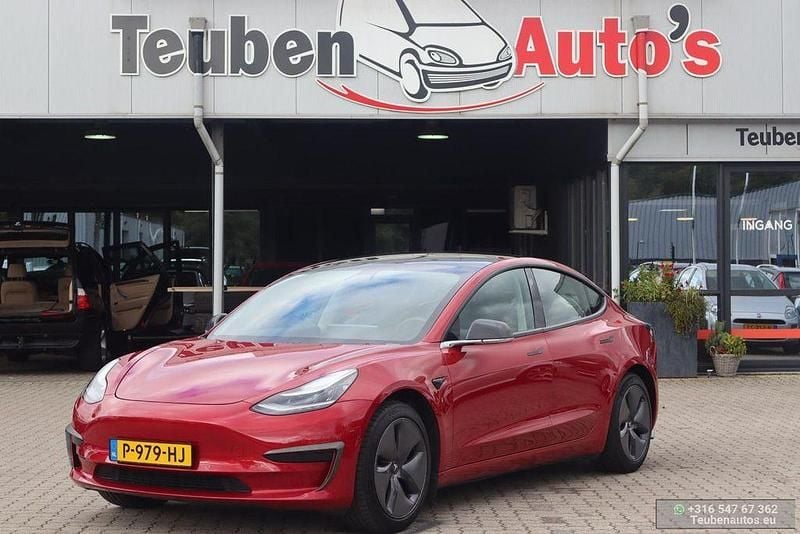 Gebraucht Tesla Model 3 Standard Range 175 kW (238 PS) 2020 Rot Limousine