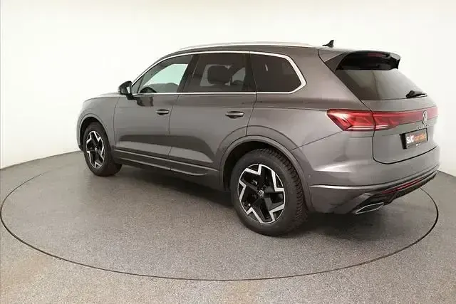 Gebraucht VW Touareg R-line 231 PS (169 kW) 2025 Grau SUV
