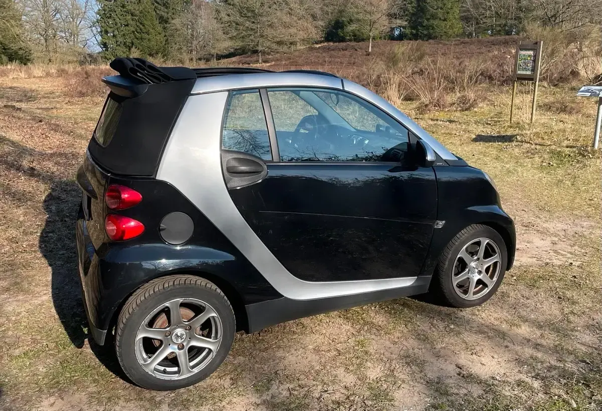 Gebraucht Smart ForTwo Cabrio 45 PS (33 kW) 2010 Schwarz Cabrio