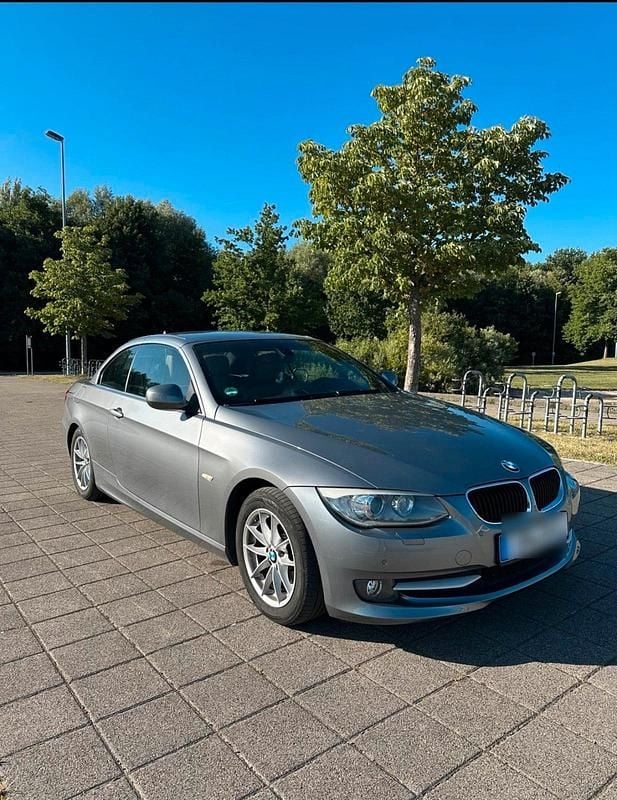 Gebraucht BMW 318 Cabriolet 143 PS (105 kW) 2011 Grau Cabrio