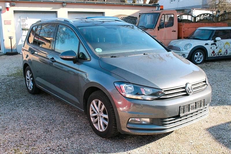 Gebraucht VW Touran Comfortline 150 PS (110 kW) 2016 Grau Van / Kleinbus