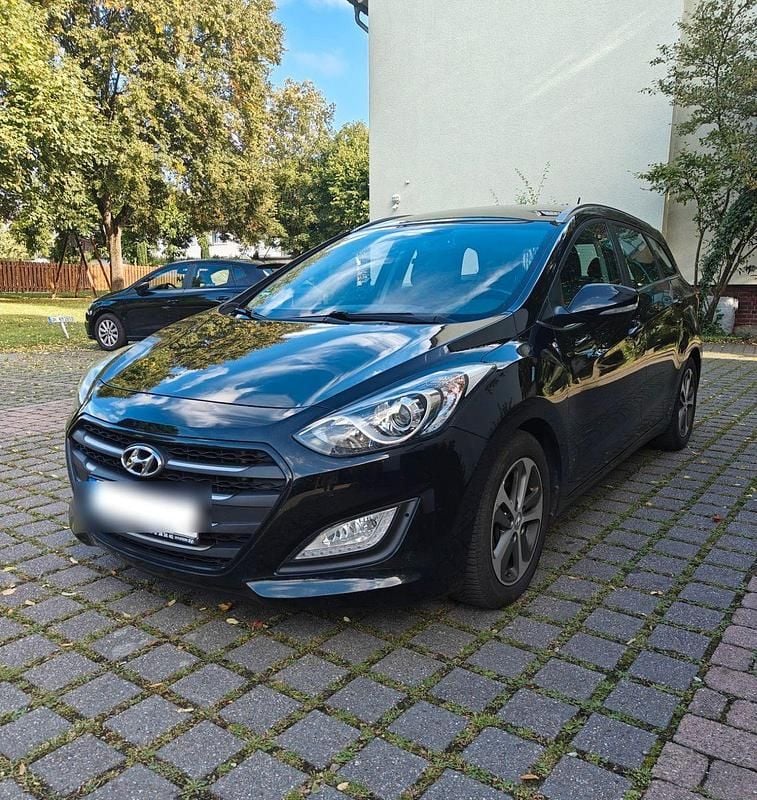 Schwarz Gebraucht 2015 Hyundai i30 Kombi | 6.600 € (Fairer Preis) - Bild 1/4