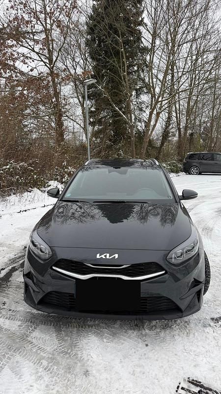 Gebraucht Kia Ceed 140 PS (102 kW) 2025 Schwarz Kleinwagen