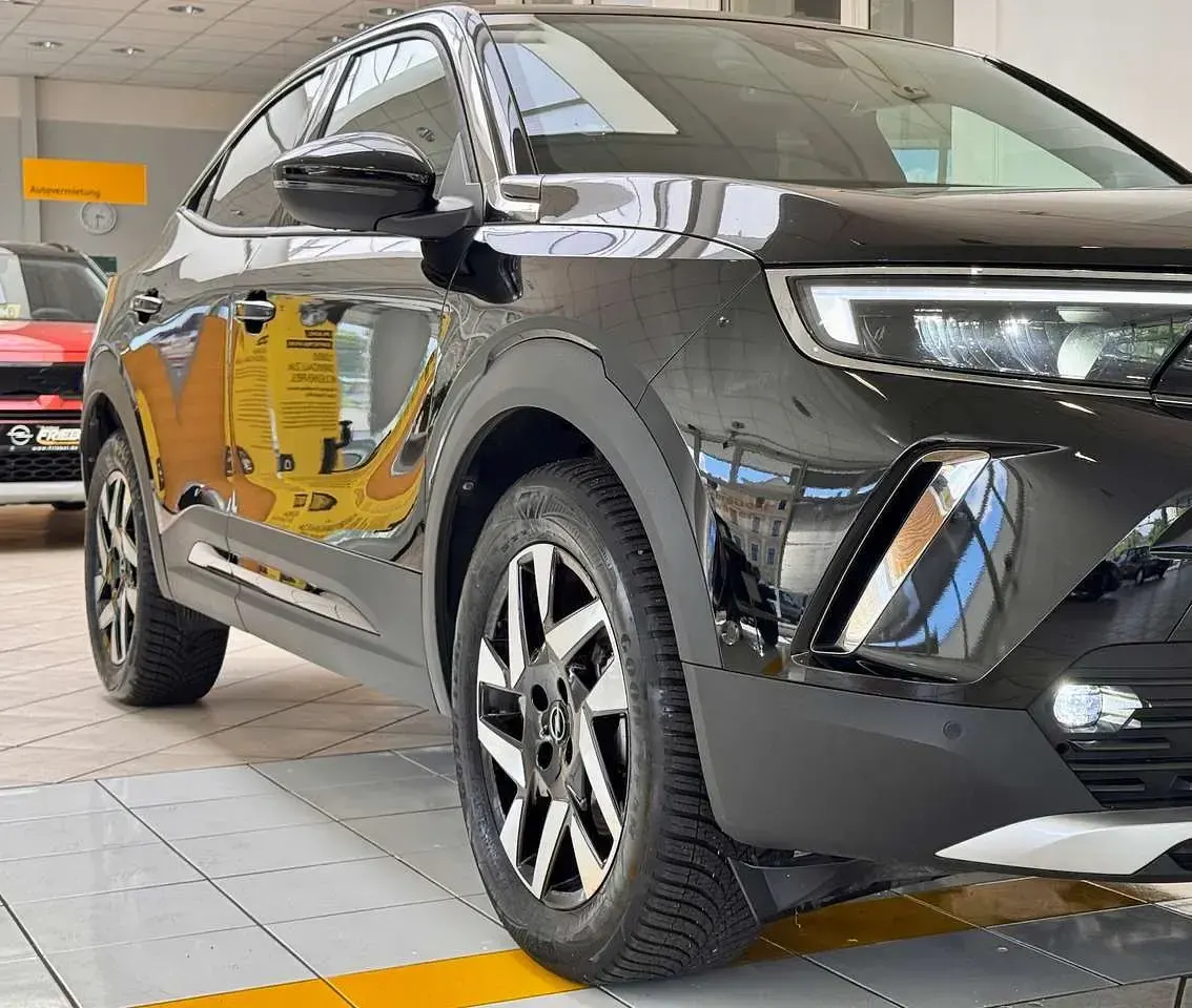 Gebraucht Opel Mokka-e 100 kW (136 PS) 2023 Diamant schwarz/karbon schwarz SUV