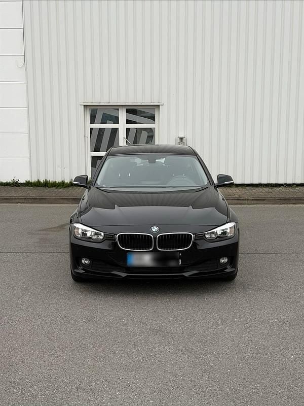 Gebraucht BMW 318 150 PS (110 kW) 2015 Schwarz Kombi
