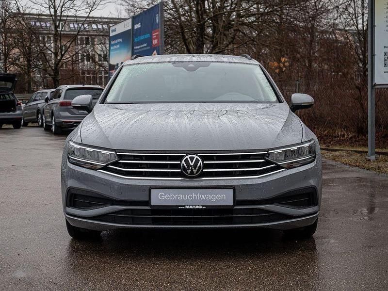 Gebraucht VW Passat R 150 PS (110 kW) 2023 Grau Kombi