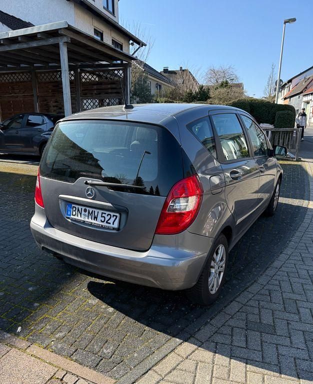 Gebraucht Mercedes A180 116 PS (85 kW) 2012 Grau Van / Kleinbus