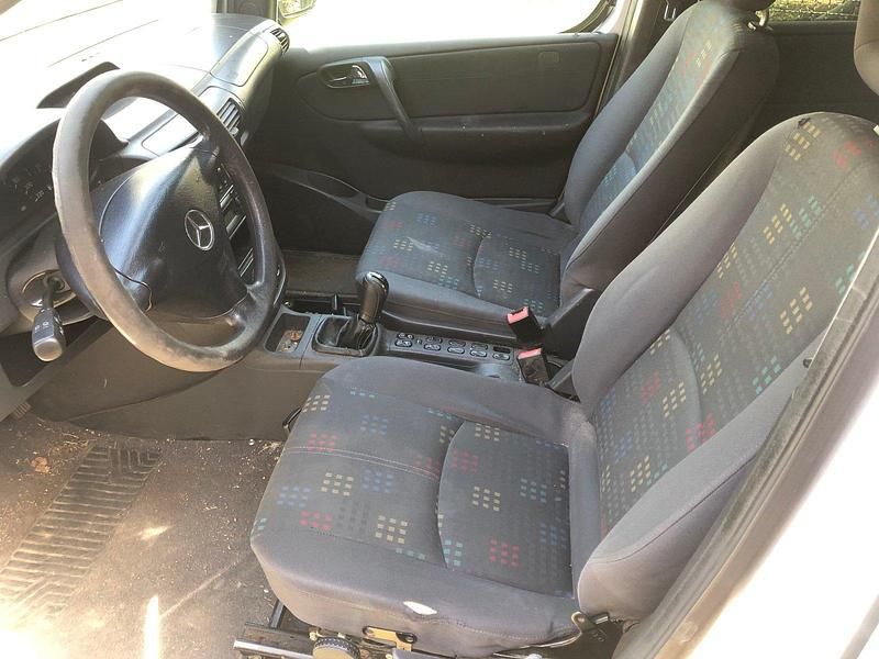 Gebraucht Mercedes Vaneo 91 PS (66 kW) 2005 Silber Van / Kleinbus