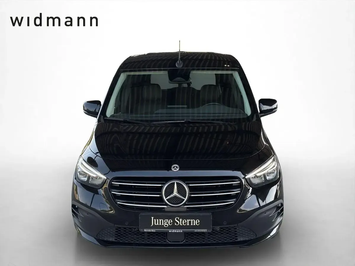 Gebraucht Mercedes T180 Progressive 116 PS (85 kW) 2023 Schwarz Van / Kleinbus