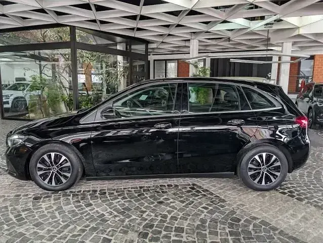 Gebraucht Mercedes B180 Advanced 116 PS (85 kW) 2023 Schwarz Van / Kleinbus