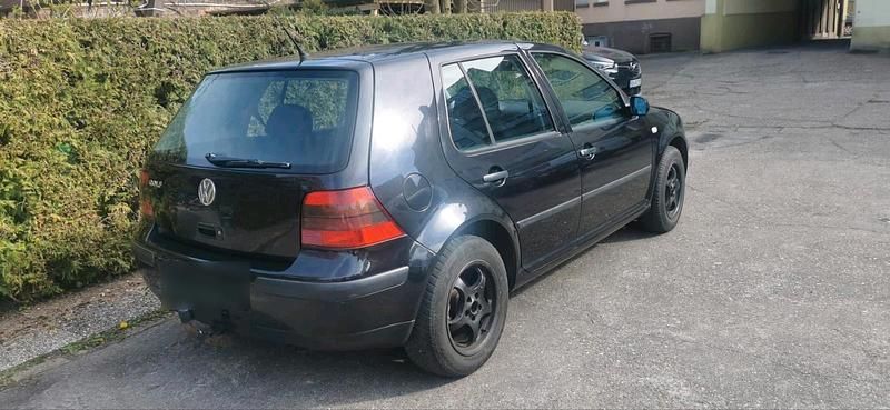 Second-hand VW Golf IV 75 CP (55 kW) 2000 Negru Berlinǎ