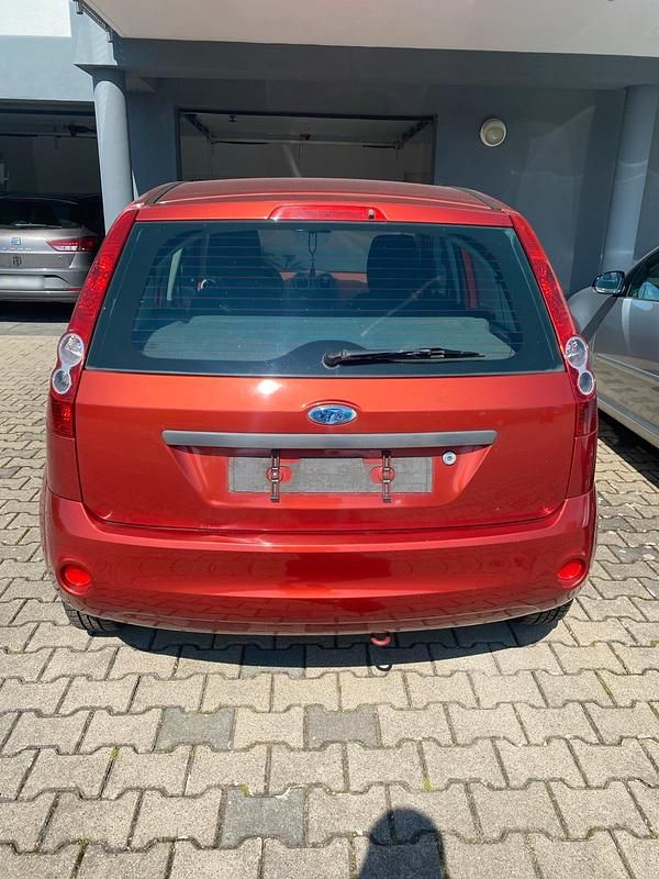 Gebraucht Ford Fiesta 80 PS (58 kW) 2006 Rot Kleinwagen