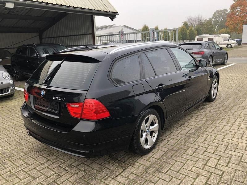 Gebraucht BMW 320 184 PS (135 kW) 2012 Schwarz Limousine
