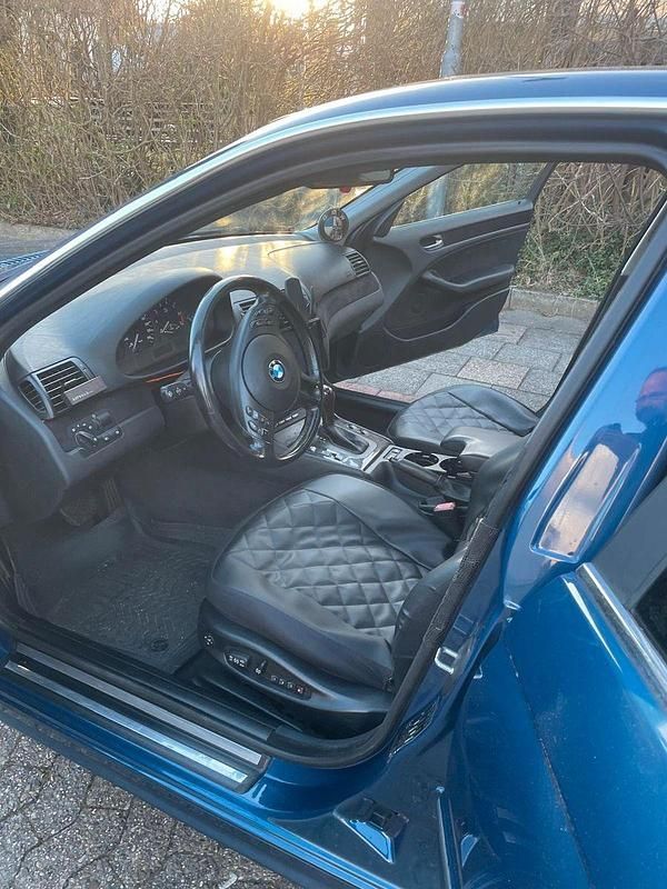 Gebraucht BMW 325 Basis 192 PS (141 kW) 2002 Blau Limousine