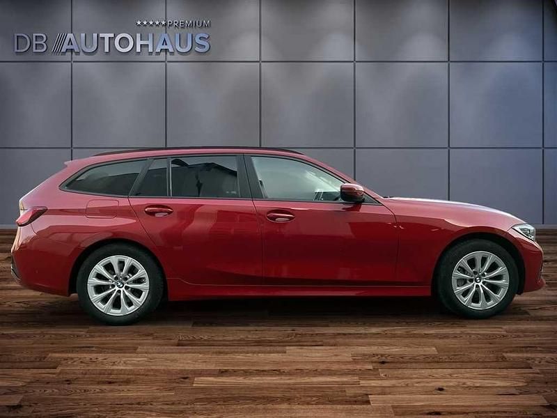 Gebraucht BMW 330e Advantage 292 PS (214 kW) 2021 Rot Kombi