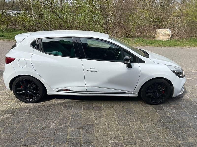 Gebraucht Renault Clio IV Trophy 220 PS (161 kW) 2016 Weiß Kleinwagen