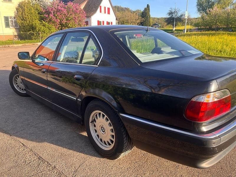 Second-hand BMW 728 193 CP (141 kW) 1995 Negru Berlinǎ