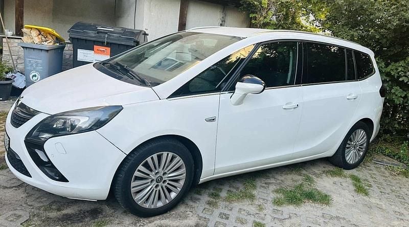 Weiß Gebraucht 2015 Opel Zafira Van / Kleinbus | 5.900 € (Superpreis) - Bild 1/4