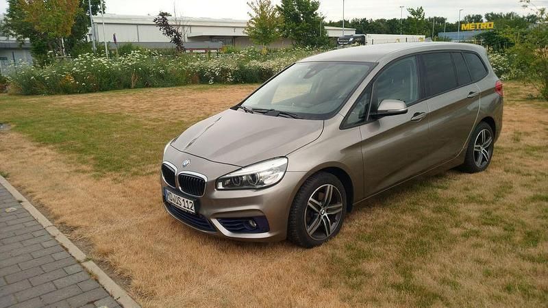 Gebraucht 2015 BMW 218 Gran Tourer Sport Line Van / Kleinbus | 13.250 € (Fairer Preis) - Bild 1/2