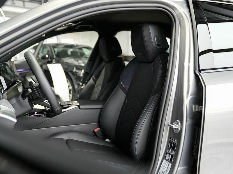 Gebraucht BMW 520 M Sport 208 PS (152 kW) 2025 Oxidgrau Limousine