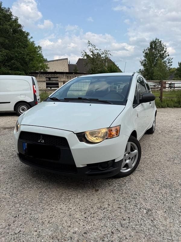 Weiß Gebraucht 2009 Mitsubishi Colt Kleinwagen | 1.650 € (Fairer Preis) - Bild 1/4
