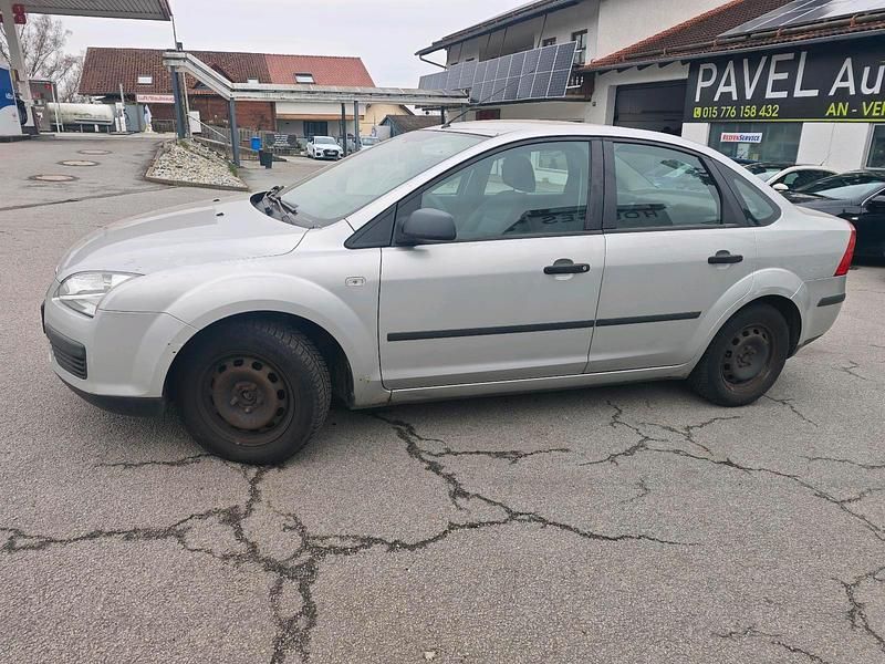 Gebraucht Ford Focus 100 PS (73 kW) 2006 Silber Limousine
