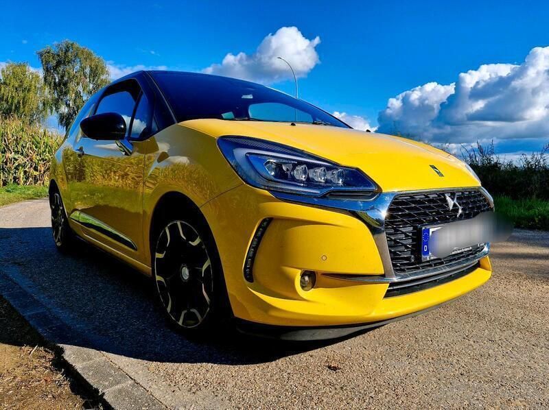 Gelb Gebraucht 2017 Citroën DS3 Sport Chic | 8.445 € (Superpreis) - Bild 1/4
