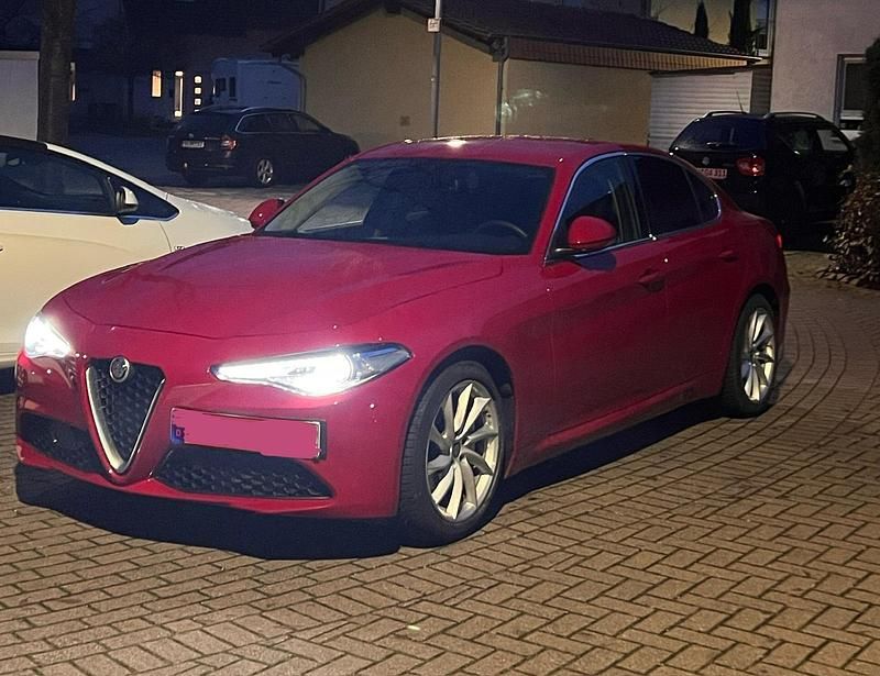 Rot Gebraucht 2020 Alfa Romeo Giulia Limousine | 28.999 € (Teuer) - Bild 1/4