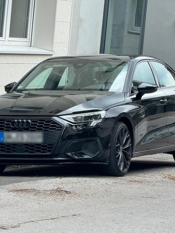 Schwarz Gebraucht 2021 Audi A3 Ambiente Limousine | 20.990 € (Guter Preis) - Bild 1/4