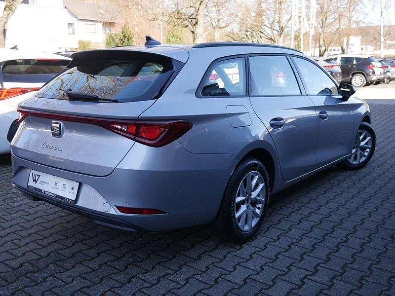 Gebraucht Seat Leon Style 150 PS (110 kW) 2023 Silber Limousine
