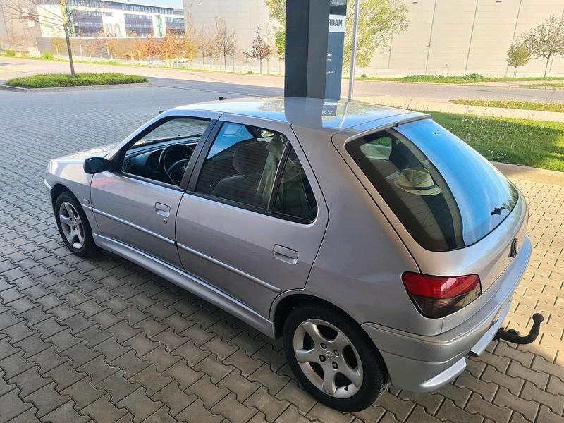 Silber Gebraucht 2000 Peugeot 306 Kleinwagen | 1.990 € (Fairer Preis) - Bild 1/4