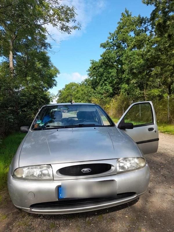 Silber Gebraucht 1998 Ford Fiesta Kleinwagen | 250 € - Bild 1/2