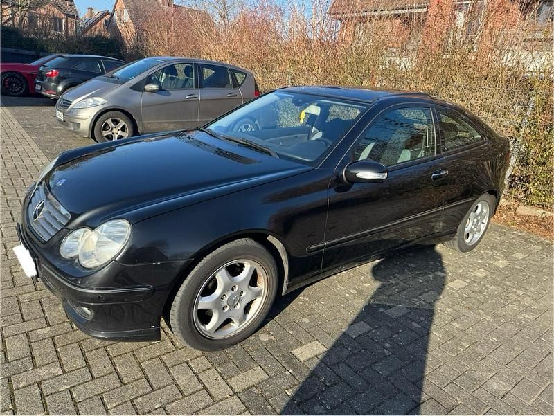 Gebraucht Mercedes C220 170 PS (125 kW) 2008 Schwarz Coupé