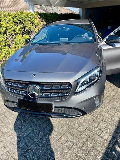 Gebraucht Mercedes GLA220 170 PS (125 kW) 2018 Grau SUV