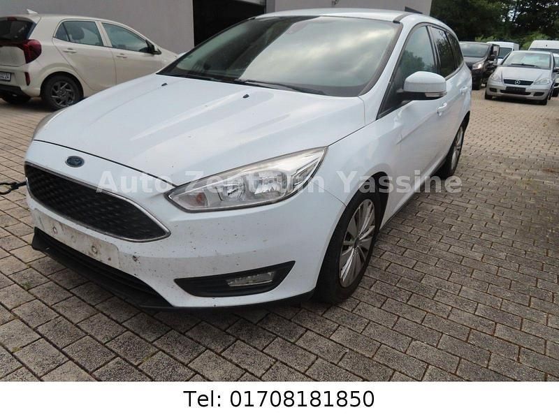 Weiß Gebraucht 2015 Ford Focus Business Edition Kombi | 3.350 € - Bild 1/4