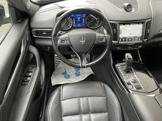 Gebraucht Maserati Levante 430 PS (316 kW) 2020 Dunkelblau metallic SUV