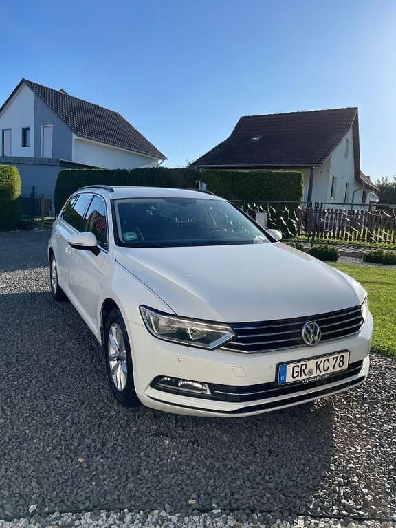 Weiß Gebraucht 2015 VW Passat Kombi | 9.900 € (Guter Preis) - Bild 1/4