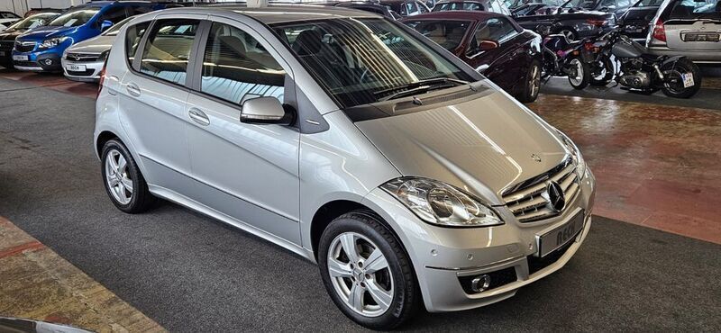 Silber Gebraucht 2009 Mercedes A170 Avantgarde Limousine | 12.000 € - Bild 1/4