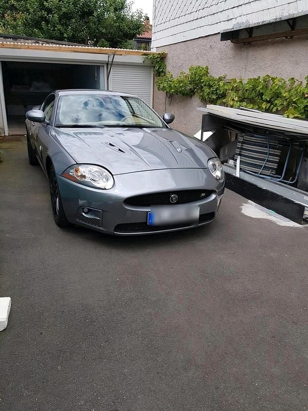 Grau Gebraucht 2007 Jaguar XKR Coupé | 32.490 € (Fairer Preis) - Bild 1/3