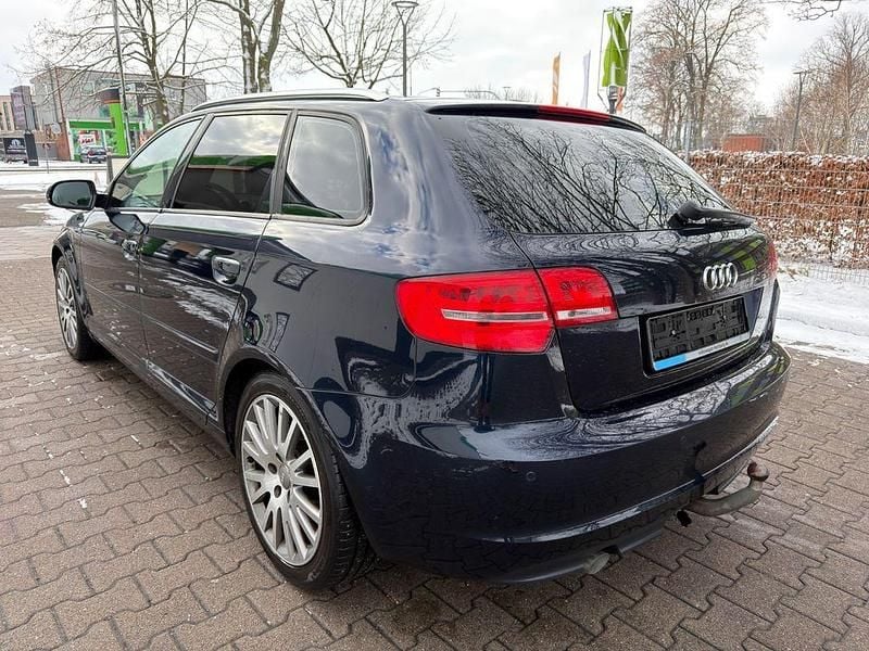 Gebraucht Audi A3 Sport 105 PS (77 kW) 2011 Blau Kleinwagen
