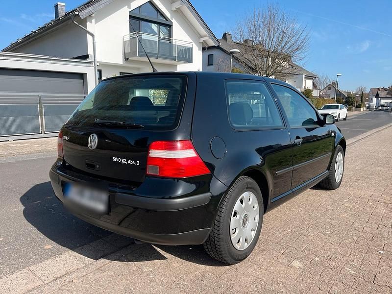Gebraucht VW Golf IV 75 PS (55 kW) 2002 Schwarz Kleinwagen