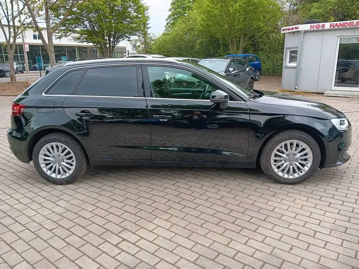 Gebraucht Audi A3 Basis 116 PS (85 kW) 2018 Schwarz Limousine