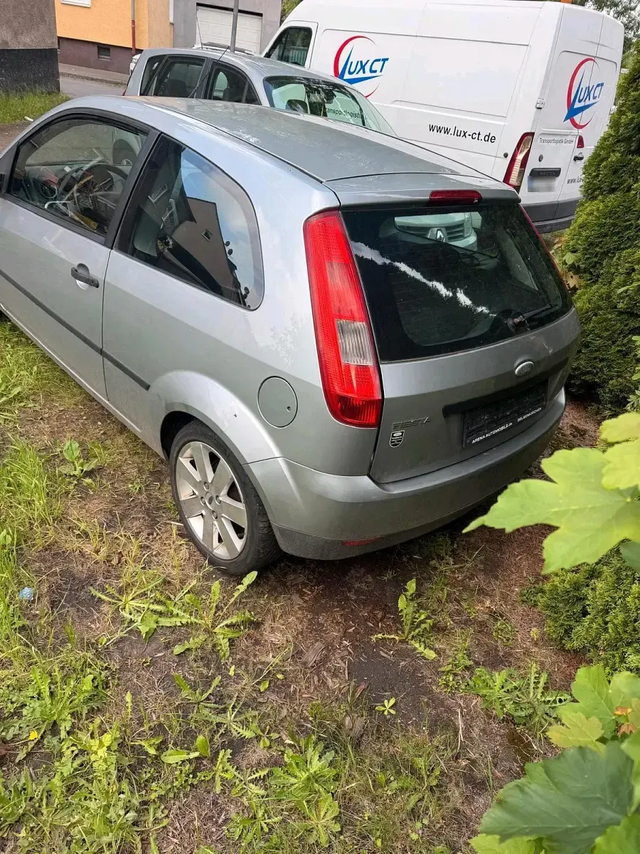 Gebraucht Ford Fiesta 69 PS (50 kW) 2005 Silber Kleinwagen