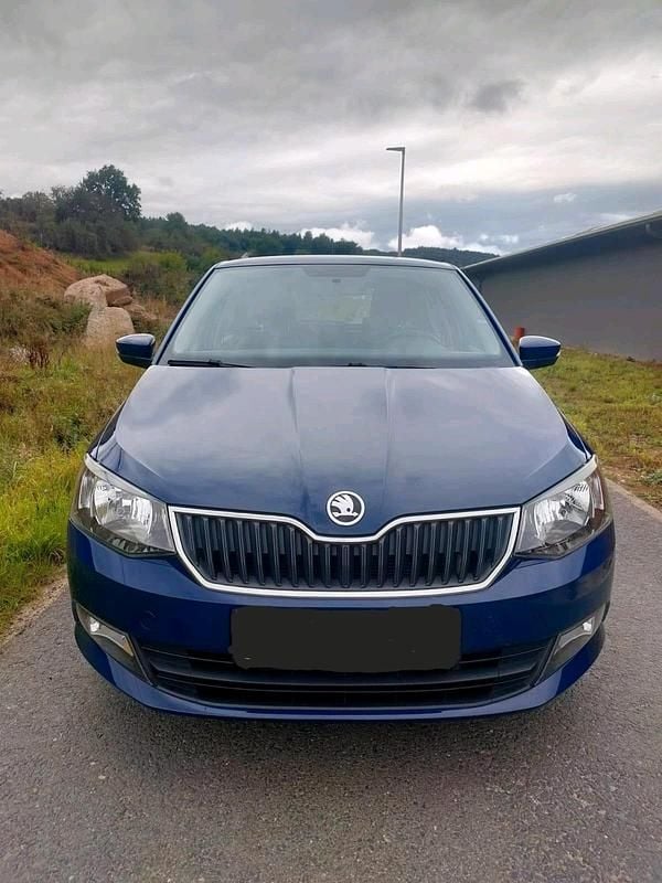 Blau Gebraucht 2015 Skoda Fabia Limousine | 6.600 € (Guter Preis) - Bild 1/4
