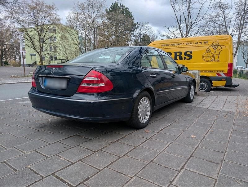 Second-hand Mercedes E320 224 CP (164 kW) 2003 Albastru Berlinǎ