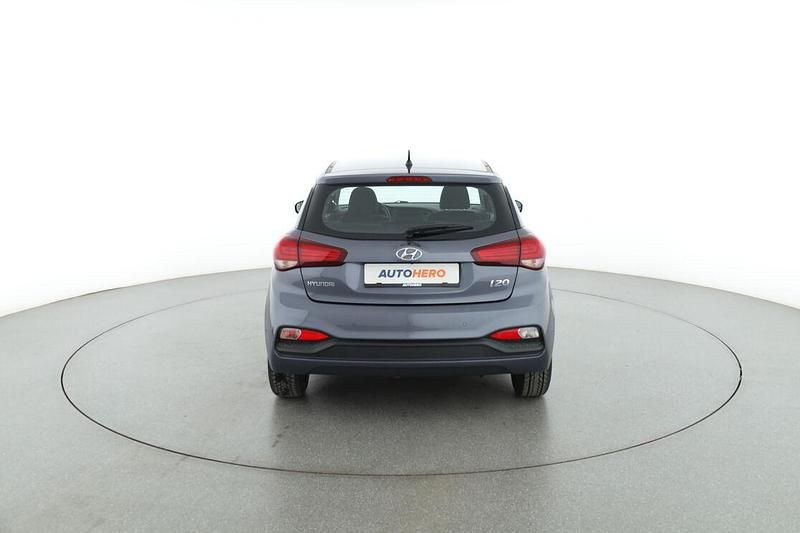 Gebraucht Hyundai i20 Select 84 PS (61 kW) 2019 Grau Limousine