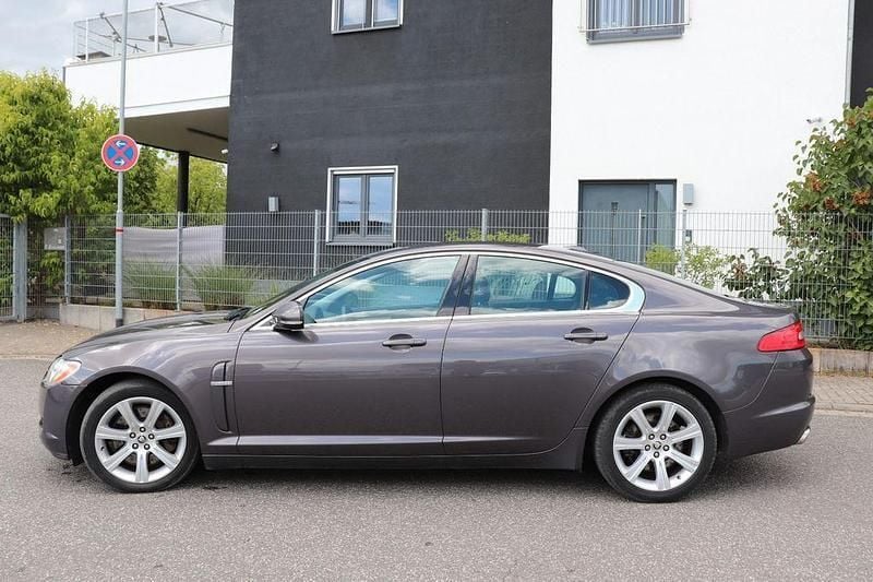 Grau Gebraucht 2009 Jaguar XF Luxury Limousine | 4.990 € (Superpreis) - Bild 1/4