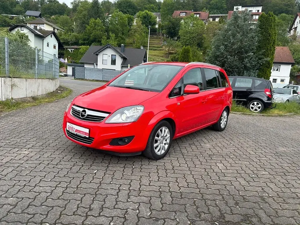 Gebraucht Opel Zafira Innovation 140 PS (102 kW) 2011 Rot Van / Kleinbus